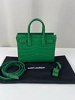 Sac bandoulière Sac de Jour Saint Laurent nano en cuir embossé vert - Photo 5