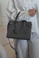 Sac de jour baby Saint Laurent gris - Photo 4