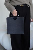 Sac à main Louis Vuitton Ombre en cuir épi noir - Photo 2