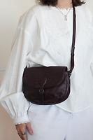 Sac bandoulière Bottega Veneta en cuir Intrecciato bordeaux - Photo 3