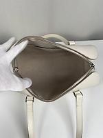 Sac à main Louis Vuitton Soufflot en cuir épi blanc + pochette assortie - Photo 10