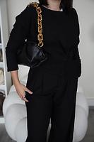 Sac porté épaule Bottega Veneta chaîne cuir noir - Photo 2