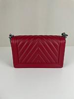 Chanel Boy grand modèle en cuir chevron rouge - Photo 6