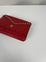 Sac bandoulière Chanel WOC en cuir rouge - Photo 10