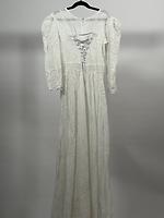 Robe brodée  - Photo 2