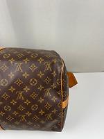 Sac de voyage Keepall 55 Louis Vuitton en toile monogram avec bandoulière - Photo 9
