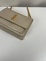 Sac bandoulière Sunset Saint Laurent en cuir beige embossé - Photo 10