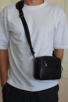 Sac bandoulière Dior Safari collection homme - Photo 2