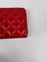 Portefeuille long Chanel en cuir verni rouge - Photo 9