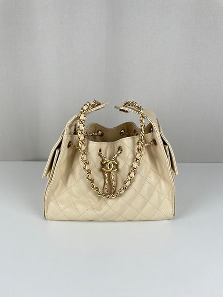 Chanel 25 small cuir caviar grainé beige