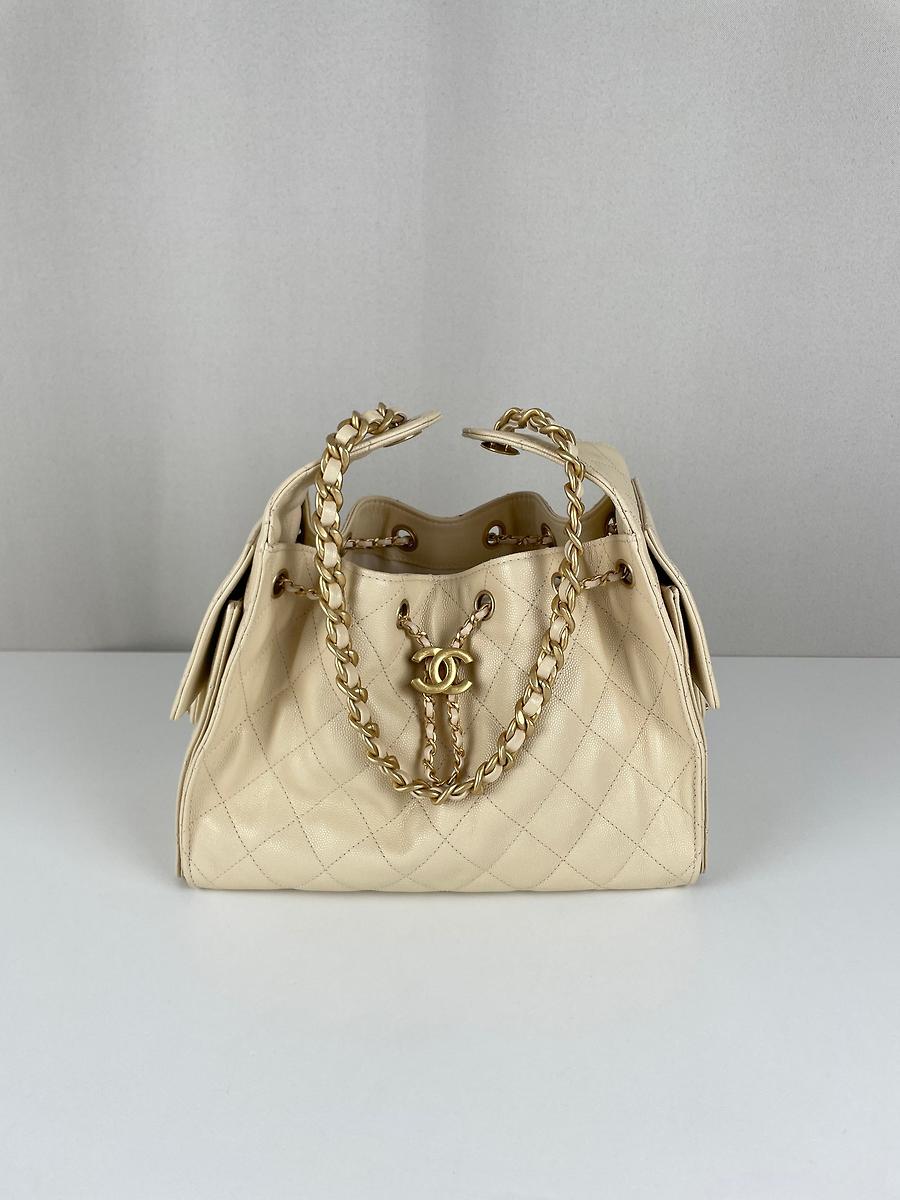 Chanel 25 small cuir caviar grainé beige