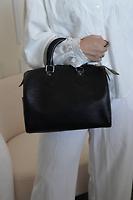 Sac à main Louis Vuitton Speedy 25 en cuir épi noir - Photo 2