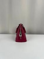 Sac bandoulière Alma BB Louis Vuitton en cuir épi framboise - Photo 8