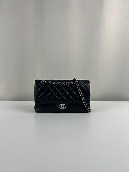 Sac bandoulière Chanel Timeless 25 medium en cuir noir