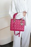 Sac Lady Dior rose taille medium - Photo 3