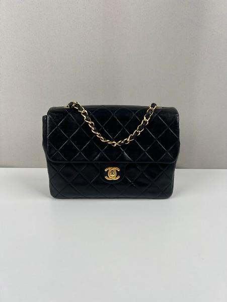 Sac Chanel Vintage en cuir noir square