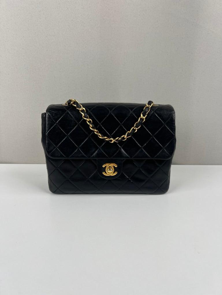 Sac Chanel Vintage en cuir noir square