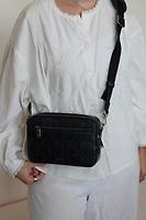Sac bandoulière Dior Safari collection homme - Photo 3