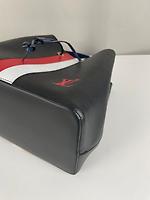 Sac Louis Vuitton Néo Noé en cuir épi noir - Photo 10