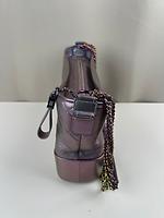 Chanel Gabrielle en cuir violet irisé de taille moyenne - Photo 8