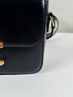 Sac bandoulière Céline Triomphe teen en cuir noir - Photo 6
