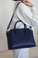 Sac à main Givenchy Antigona cuir bleu nuit - Photo 3