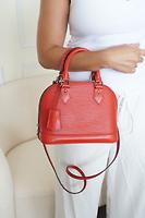 Sac Louis Vuitton Alma BB cuir épi rouge - Photo 2
