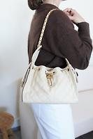 Chanel 25 small cuir caviar grainé beige - Photo 2