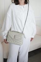 Saint Laurent petit Loulou en cuir beige - Photo 2