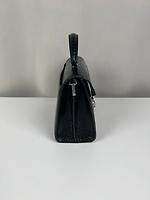 Sac Cassandra Saint Laurent en cuir noir embossé - Photo 7