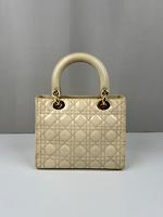 Sac Lady Dior taille medium cuir verni beige vintage - Photo 4