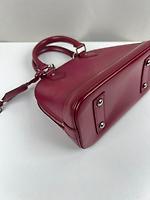 Sac Louis Vuitton Alma BB en cuir épi framboise - Photo 9