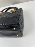 Sac à main Lady Dior medium cuir noir vintage - Photo 8