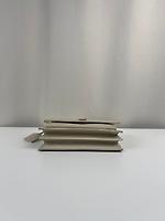 Sac bandoulière Sunset Saint Laurent en cuir beige embossé - Photo 9