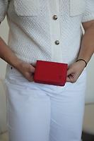 Porte-cartes Louis Vuitton en cuir épi rouge - Photo 2