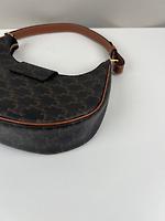 Sac Céline Ava Toile Triomphe porté épaule - Photo 9