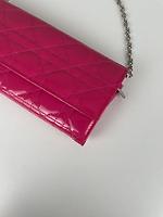 WOC petite chaine Dior en cuir verni rose - Photo 7