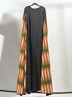 Dress with cape - Photo 1