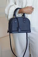 Sac Alma BB en cuir épi bleu Louis Vuitton - Photo 2