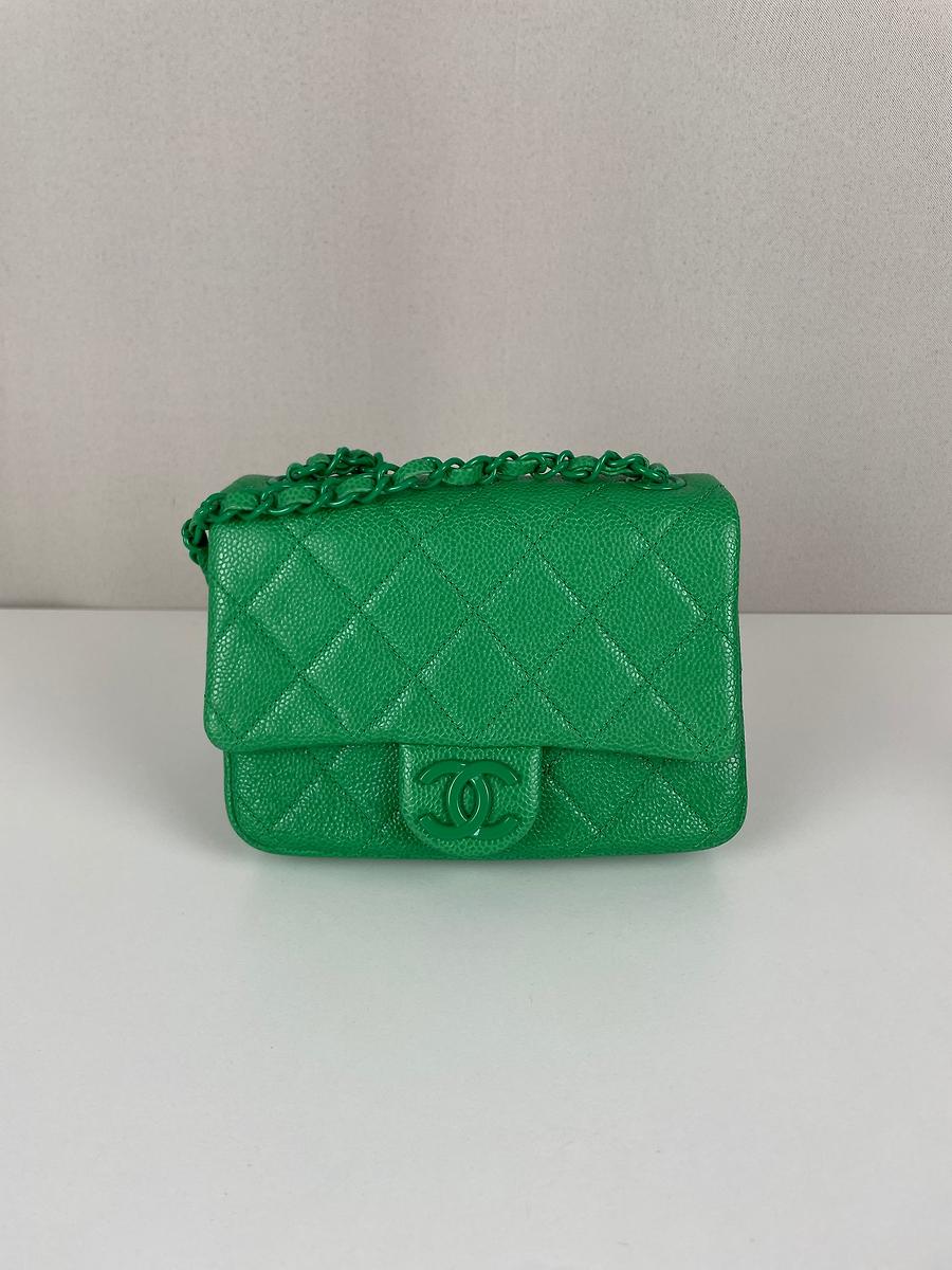 Chanel classique square vert logo entièrement vert