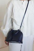 Sac Alma BB en cuir épi bleu Louis Vuitton - Photo 3