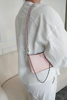 Sac Louis Vuitton Easy Pouch On Strap cuir épi rose - Photo 3