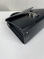 Sac Cassandra Saint Laurent en cuir noir embossé - Photo 9
