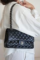 Sac bandoulière Chanel Timeless 25 medium en cuir noir - Photo 2