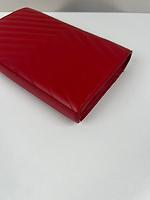 Sac bandoulière Saint Laurent Cassandre en cuir grainé rouge - Photo 9