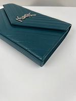 Sac bandoulière Saint Laurent Cassandre cuir grainé bleu vert - Photo 8