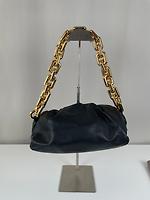 Sac porté épaule Bottega Veneta chaîne cuir noir - Photo 4