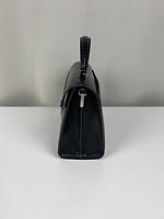 Sac Cassandra Saint Laurent en cuir noir embossé - Photo 6