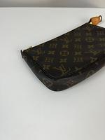 Sac pochette accessoire monogram Louis Vuitton - Photo 10