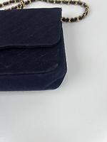 Sac épaule Chanel en tissu vintage bleu nuit - Photo 9